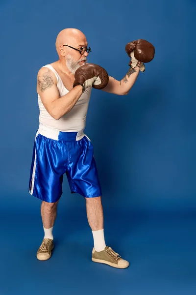 Desporto Boxe Retrato Homem Careca Barbudo Maduro Treinamento Sportswear Luvas — Fotografia de Stock