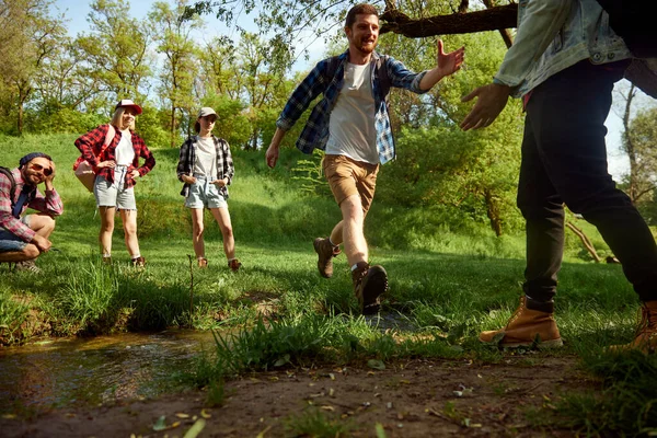 Group Friends Active Young People Going Hiking Walking Forest Jumping — Stock Photo, Image