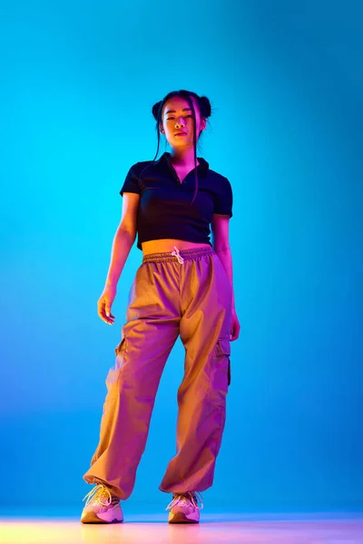 Full Length Portret Van Mooie Koreaanse Meisje Poseren Stijlvolle Casual — Stockfoto