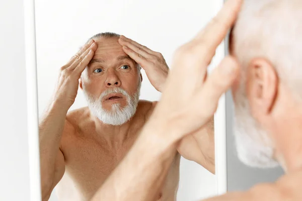 Portrait Mature Shirtless Man Beard Gray Hair Looking Mirror Wrinkled — Stock Photo, Image