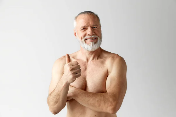 Porträtt Stilig Mogen Skjorta Muskulös Man Med Skägg Och Grått — Stockfoto