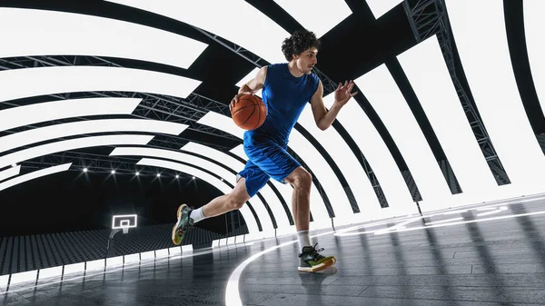 Молодой Человек Синей Форме Баскетболист Движении Мяч Дриблинга Арене Баскетбола — стоковое фото