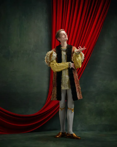 Fiatalemberről Királyi Személyről Készült Portré Hercegről Retro Ruhában Nemes Átgondolt — Stock Fotó
