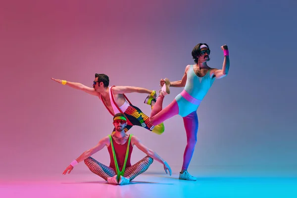 Esnek Şık Klasik Spor Giyim Tarzında Adamlar Neon Işıkta Gradyan — Stok fotoğraf