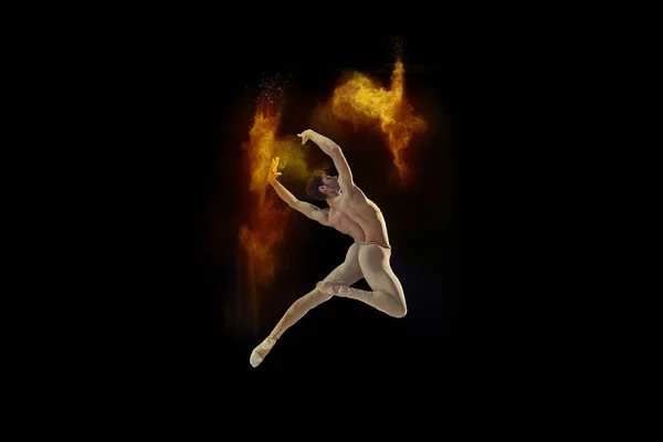 Flexibilní Svalnatý Mladý Muž Profesionální Baletní Tanečník Béžovém Obleku Tančící — Stock fotografie