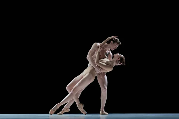 Amor Pasión Jóvenes Hombres Mujeres Bailarines Ballet Profesionales Que Realizan — Foto de Stock