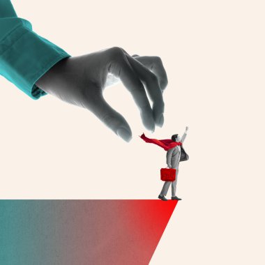 Motive olmuş ve hırslı bir çalışan profesyonel başarı ve büyümeye doğru yol alıyor. Süper güç. Çağdaş sanat kolajı. İş kavramı, ofis yaşam tarzı, kariyer gelişimi, terfi