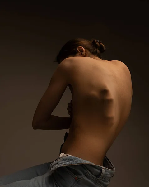 Ужасающий Силуэт Лица Появляющийся Женской Кожи Спине Скрытые Страхи Выходят — стоковое фото