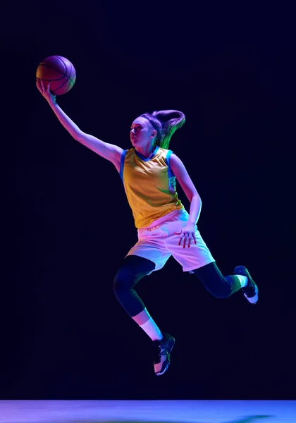 Schiaffo Schiacciato Giocatore Basket Movimento Giovane Ragazza Che Salta Con — Foto Stock