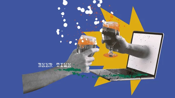 オンラインの友人会議 ノートパソコンの画面を突き出し ビールグラスをクリックする人間の手 現代美術のコラージュ 酒のコンセプト オクトーバーフェスト パーティー 祭りやレジャーの時間 — ストック写真