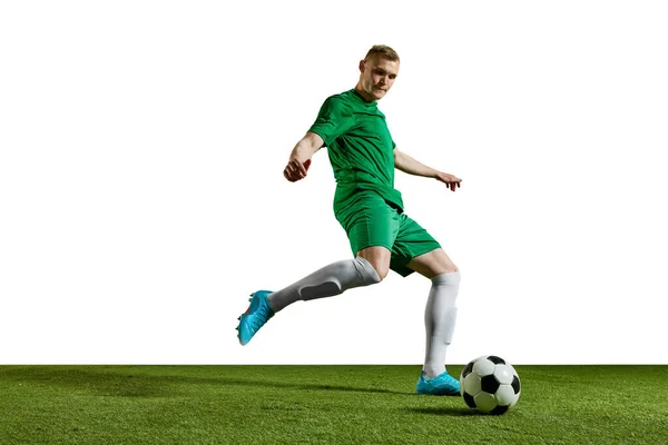 Dribbelen Jongeman Voetballer Groen Uniform Beweging Training Spelen Tegen Een — Stockfoto