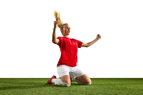 Glückliches Junges Mädchen Fußballerin Die Mit Siegergesten Vor Weißem Hintergrund — Stockfoto