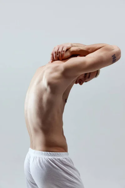 Kräftiger Muskulöser Entlasteter Männlicher Rücken Gesunder Körper Junger Mann Posiert — Stockfoto