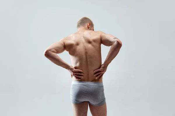 Rückseite Bild Eines Jungen Mannes Mit Muskulösen Relief Fit Starken — Stockfoto