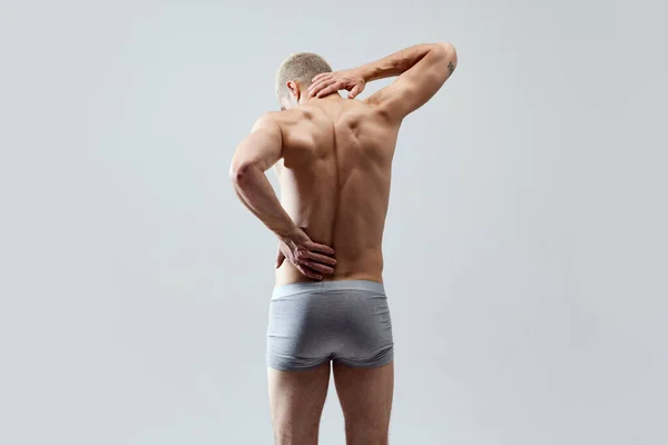 Rückenschmerzen Rückseite Bild Eines Jungen Mannes Mit Muskulösen Relief Körper — Stockfoto