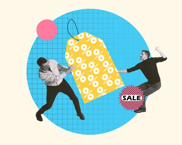 Två Stilfulla Män Shoppar Till Lägre Pris Stor Säljsäsong Marknadsföring — Stockfoto