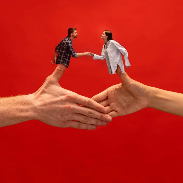 Δημιουργικό Κολάζ Χέρια Νεαρός Άνδρας Και Γυναίκα Σφίγγουν Χέρια Συμβολίζοντας — Φωτογραφία Αρχείου