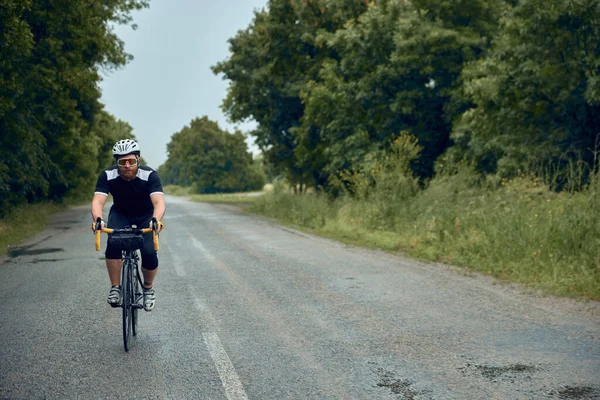 Young Bearded Man Cyclist Helmet Glasses Uniform Riding Bike Wet — Stock Photo, Image