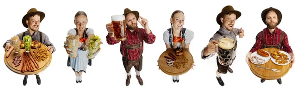 Вид Сверху Коллаж Молодые Люди Традиционных Баварских Костюмах Стоят Пивом — стоковое фото