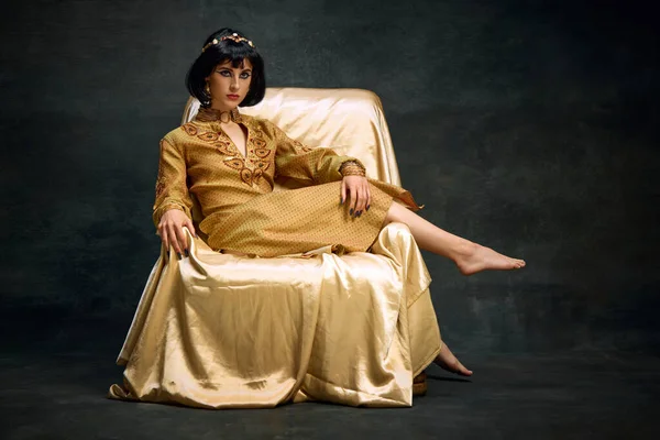Portrait Elegant Beautiful Woman Image Antique Queen Cleopatra Olden Clothes — Stock Photo, Image