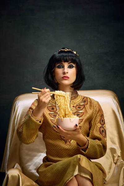 Portret Van Mooie Jonge Vrouw Beeld Van Egyptische Koningin Cleopatra — Stockfoto