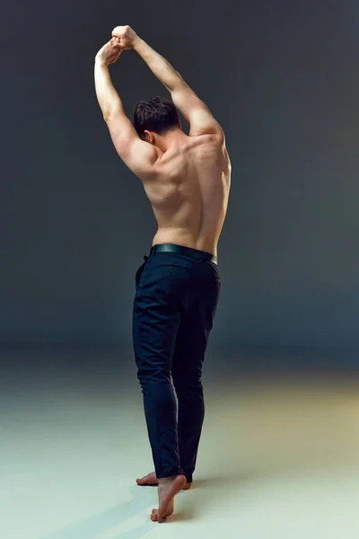 Ganzheitliche Rückansicht Eines Jungen Mannes Mit Gesundem Kräftigem Muskulösem Körper — Stockfoto