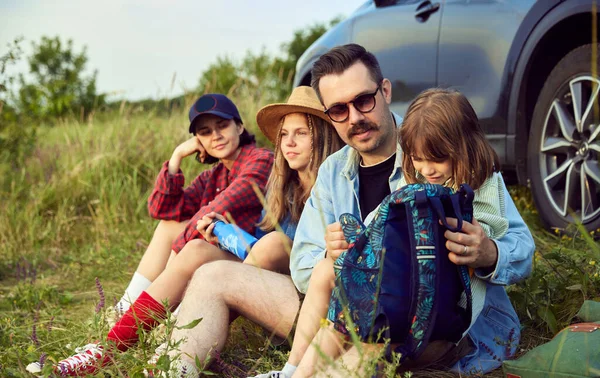 Loving Family Man Woman Children Sitting Car Fitness Matt Resting — Stock Photo, Image