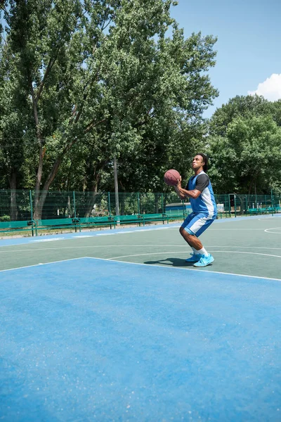 Young Man Athlete Blue Uniform Training Playing Basketball Outdoors Warm — Stock Photo, Image