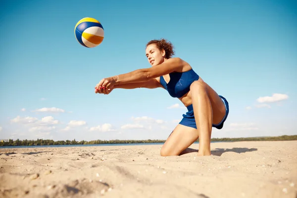 Young Athletic Women Playing Beach Volleyball Warm Summer Day Outdoors — Stock Photo, Image