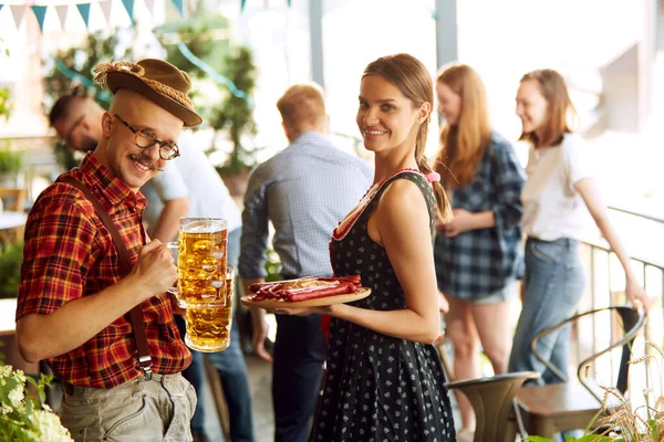 Man Woman Traditional Clothes Standing Lager Beer Appetizers Pub Blurred — Stock Photo, Image