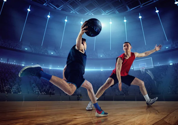 競争力のある男性アスリート 運動中のバスケットボール選手のダイナミックなイメージ 3Dアリーナでのゲーム中にボールをドリブル プロスポーツ アクション ゲームのコンセプト — ストック写真