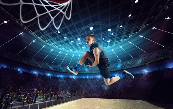Schlagabtausch Junger Mann Professioneller Basketballspieler Stadion Arena Während Des Spiels — Stockfoto