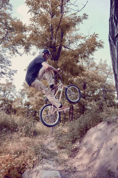 Dangerous Activity Young Man Professional Rider Training Forest Doing Tricks — Stock Photo, Image