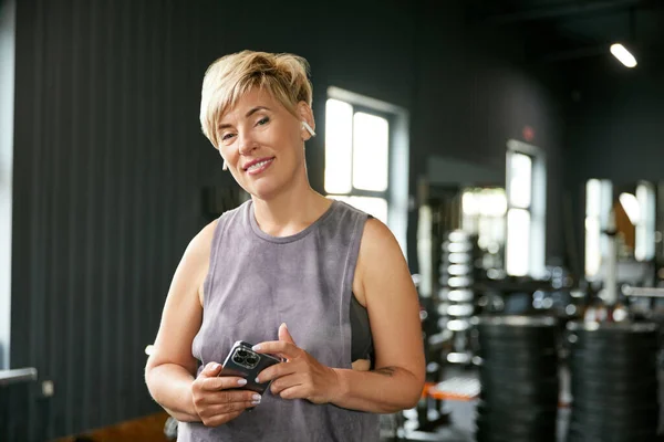 stock image Portrait of beautiful mature woman in sportswear visiting stylish gym. Following sportive life and training regularly. Concept of active, sportive and healthy lifestyle, fitness, body care, ad