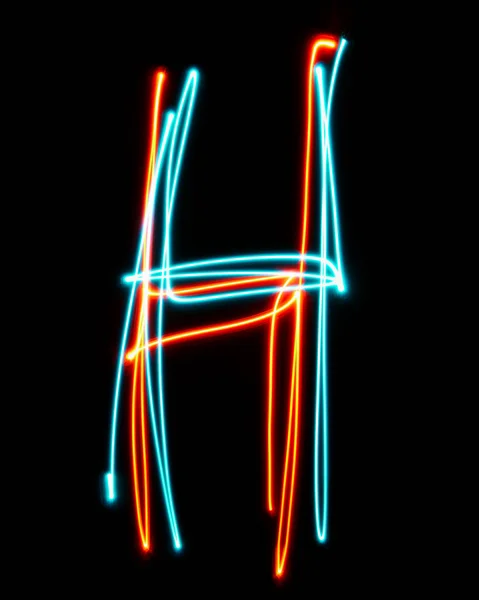 Neon Levhadan Yapılmış Alfabenin Harfi Mavi Kırmızı Işık Görüntüsü Siyah — Stok fotoğraf