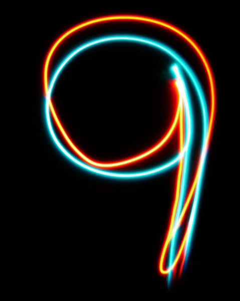 Neon Işaretinden Yapılan Alfabenin Numarası Mavi Kırmızı Işık Görüntüsü Siyah — Stok fotoğraf
