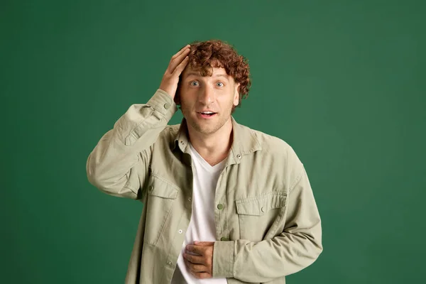 Mature Curly Man Casual Clothes Standing Astonished Face Posing Green — Stock Photo, Image