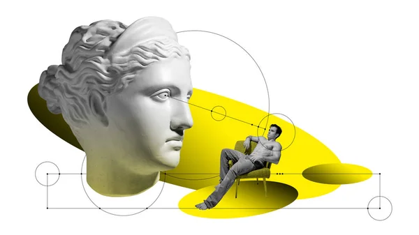 Hemdloser Muskulöser Mann Und Antike Statue Kopf Der Frau Auf — Stockfoto