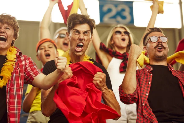 Success Win Group Emotional People Sports Fans Enthusiasts Cheering Favourite — Stock Photo, Image