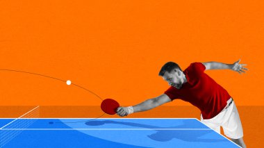 Genç adam parlak turuncu arka planda masa tenisi oynuyor. Hobi olarak. Çağdaş sanat kolajı. Profesyonel spor anlayışı, yaratıcılık, sağlıklı ve aktif yaşam tarzı. Pankart, ilan, ilan