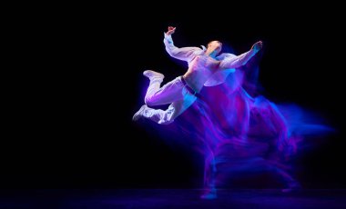 Hareket kavramı, sanat, dans ve spor, moda, gençlik. İlan için alanı kopyala