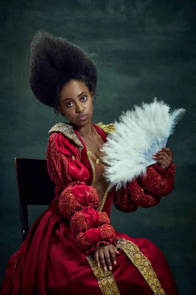 Historische Nachstellung Mittelalterliche Königliche Person Junge Afrikanische Frau Königin Stilvollem — Stockfoto