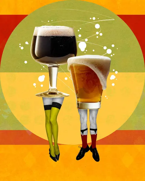 Mannelijke Vrouwelijke Benen Met Een Glas Schuimig Bier Een Kleurrijke — Stockfoto