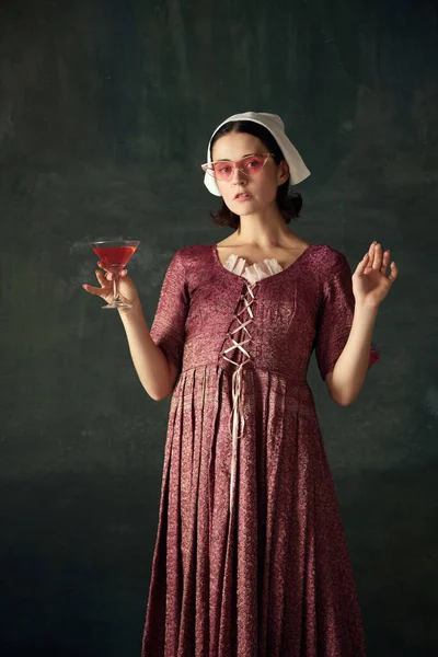 Portrait Pretty Young Woman Image Medieval Prison Maid Sandign Glasses — Stock Photo, Image
