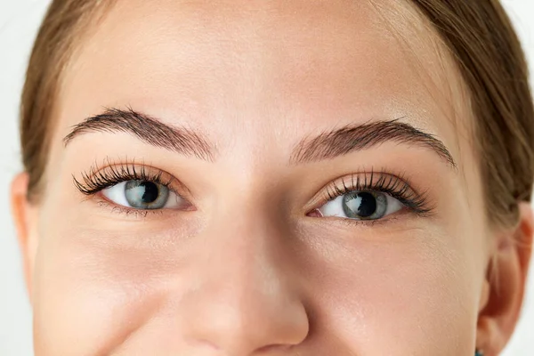 Großaufnahme Von Weiblichem Gesicht Augenbrauen Augen Und Nase Isoliert Auf — Stockfoto