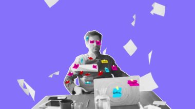 İşadamı, masa başında oturan ve vücudunda bir sürü çıkartma olan bir çalışan. Bir sürü iş, teslim tarihleri. Projeler. Hareket etmeyi, animasyonu durdurun. İş anlayışı, mesleki uğraş, reklam