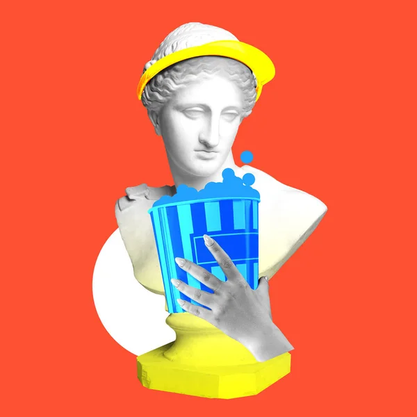 Antieke Standbeeld Buste Ion Cap Met Popcorn Mand Oranje Achtergrond — Stockfoto