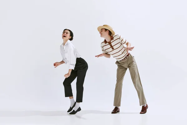 Wesoła Pozytywna Młodzież Mężczyzna Kobieta Tańczący Taniec Retro Bawiący Się — Zdjęcie stockowe