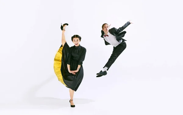 Смешные Эмоции Стильный Артистичный Молодой Человек Женщина Танцующие Линди Хоп — стоковое фото