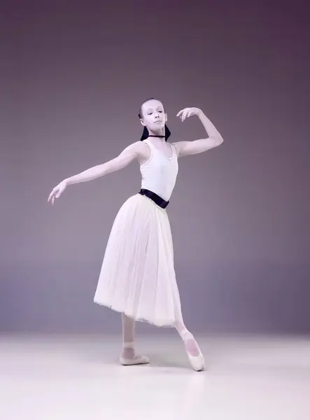 Bela Jovem Talentosa Bailarina Profissional Imagem Estátua Porcelana Dançando Sobre — Fotografia de Stock